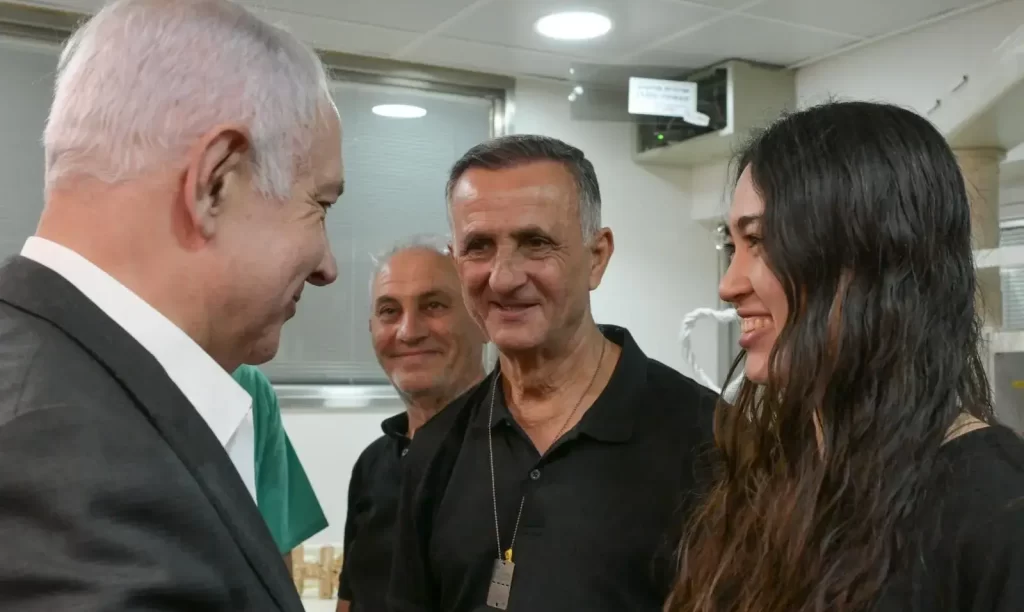 Benjamin Netanyahu, Yaakov Argamani and Noa Argamani